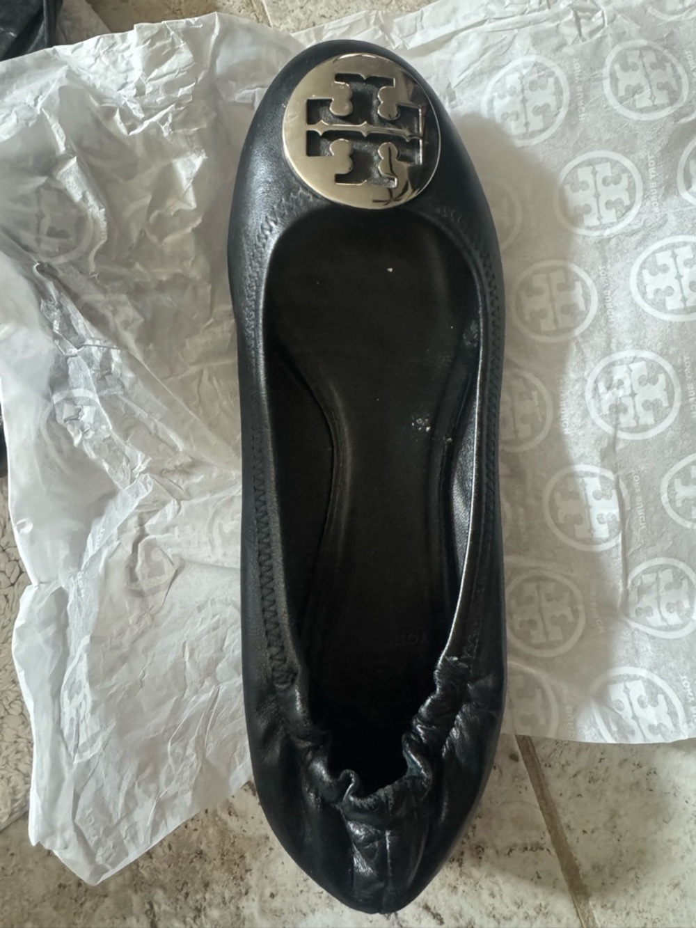 Tory Burch Black Leather Logo Round-Toe Ballet Flats - Picture 4 of 12